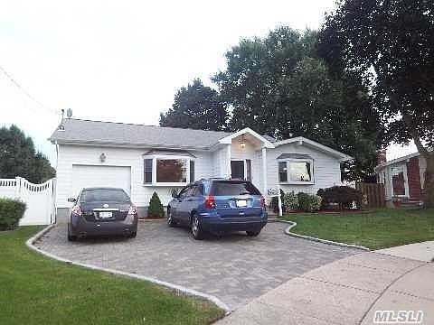 2nd image of 23 Pickwick Dr S