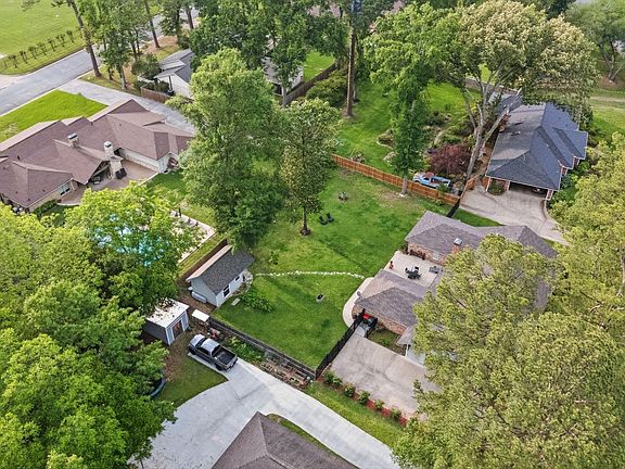 3rd image of 8229 Columbia Dr