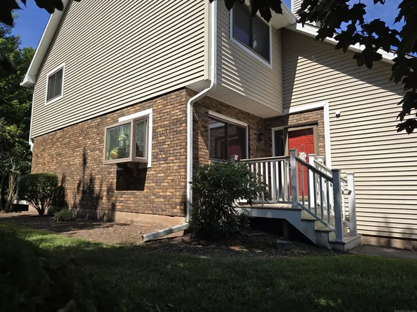 149 Foxboro Drive #149, Newington, CT 06111