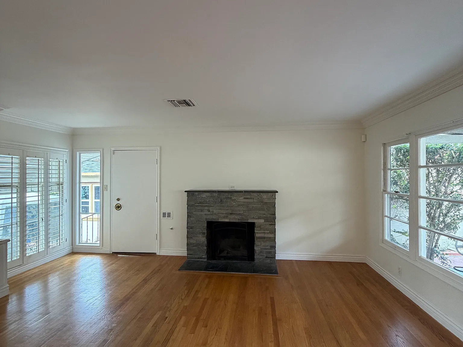 2 bed, 1200 sqft, $3,350 — Photo 4