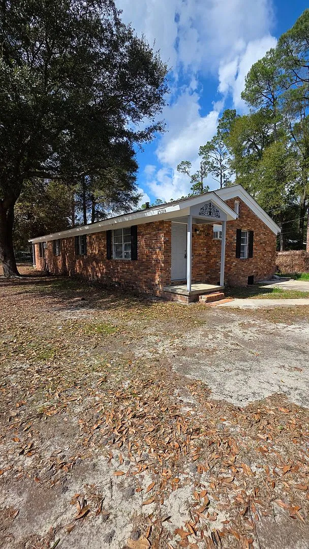 2505 Rosebrier Ave — Photo 2
