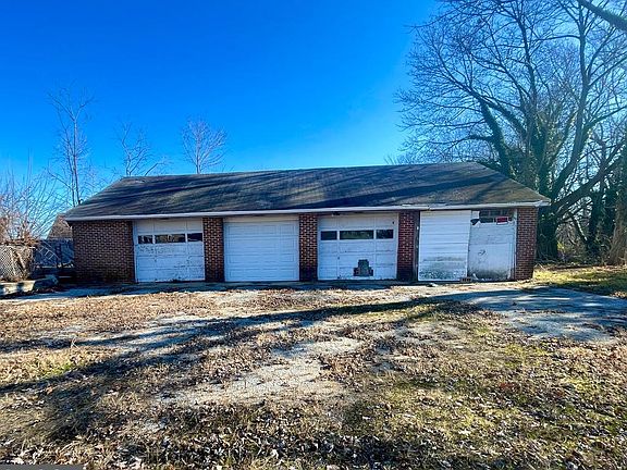 3rd image of 592 Old Deerfield Pike