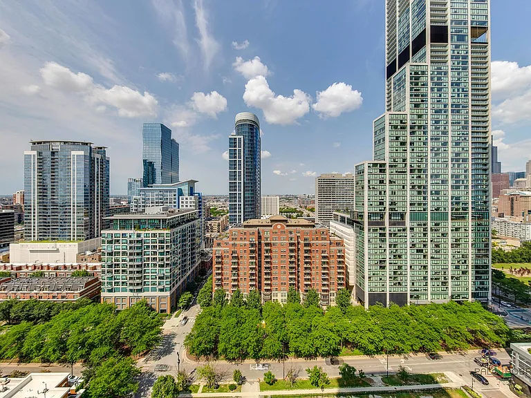 1235 S Prairie Ave #2107 — Photo 28