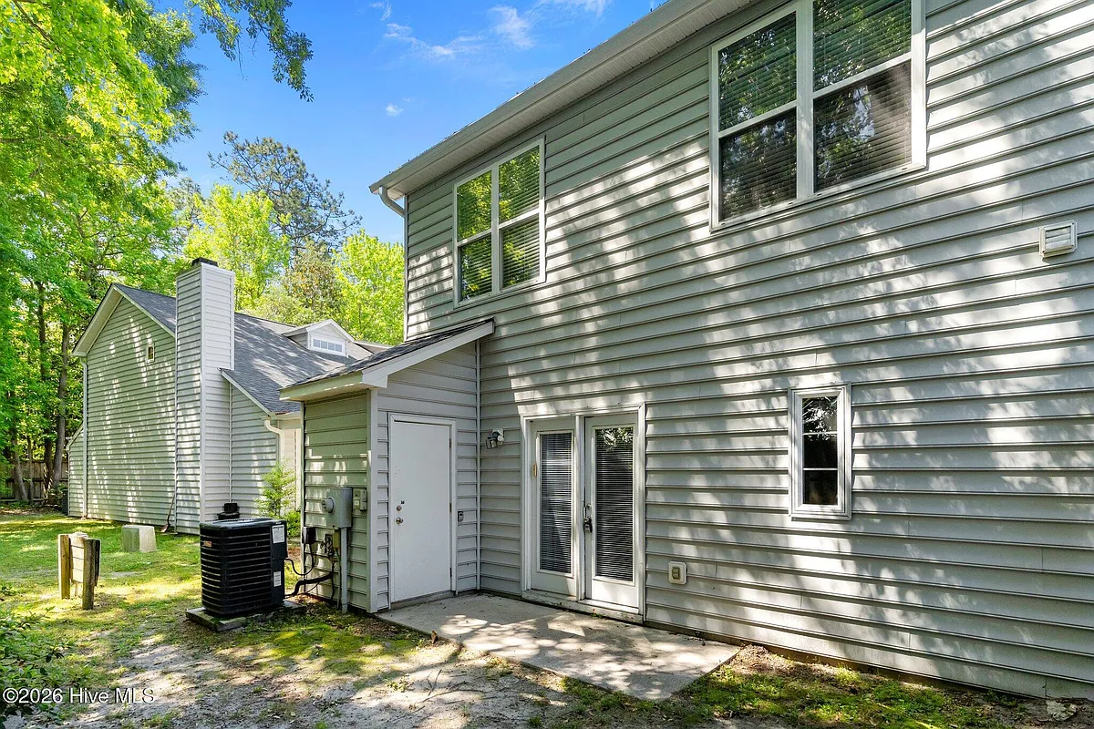 Building Photo - 321 S Kerr Ave #120