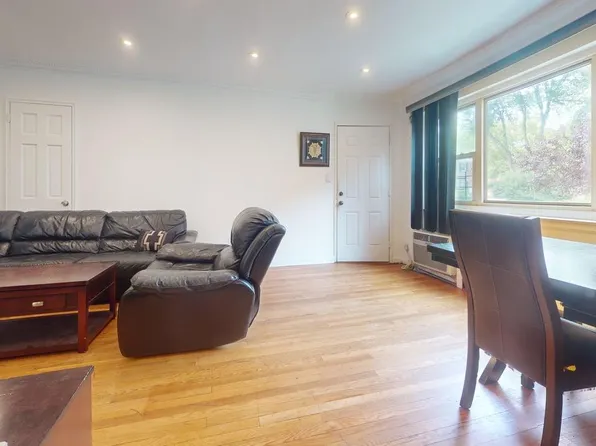 150-20 Jewel Avenue image 8 of 26