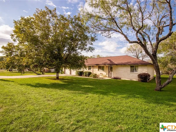 151 Tanglewood Dr, Seguin, TX 78155