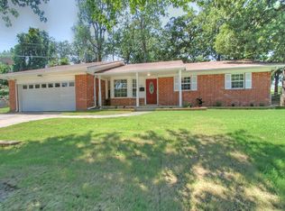 904 N Lake Dr E, Sand Springs, OK 74063