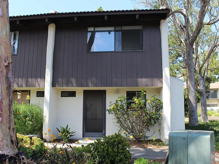 1035 Miramonte Dr #1 — Photo 2