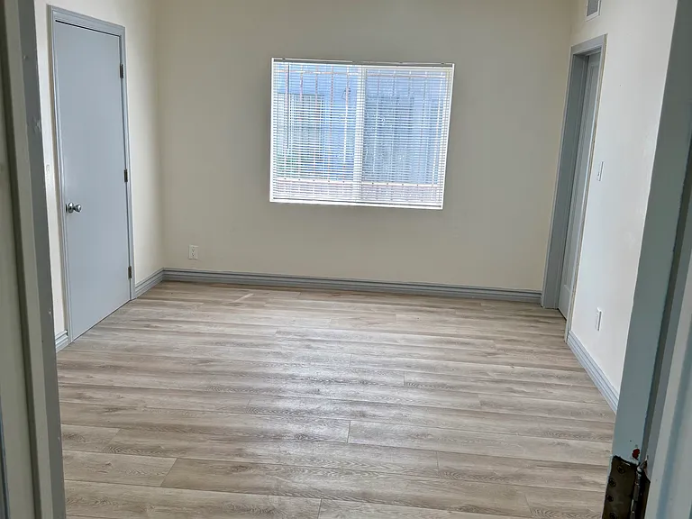 8930 S Vermont Ave — Photo 57