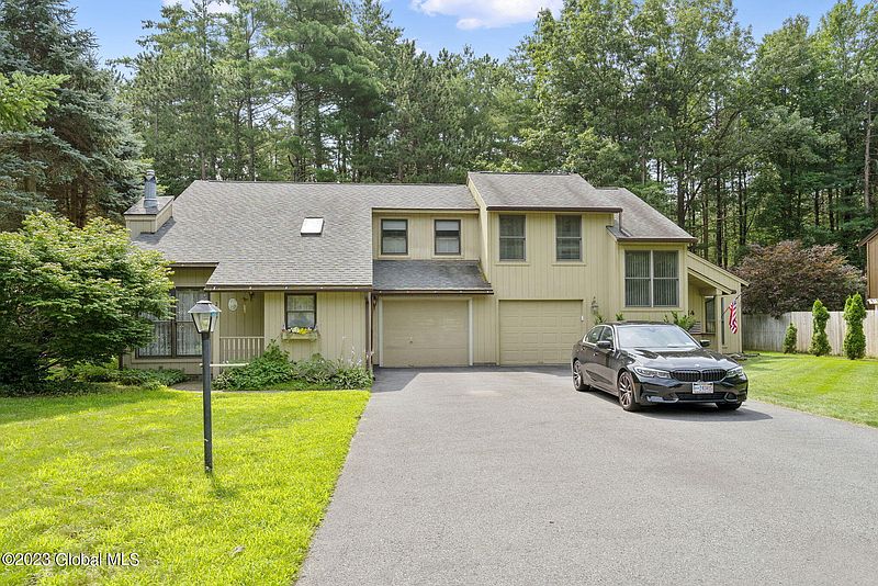 3rd image of 216 Thimbleberry Road