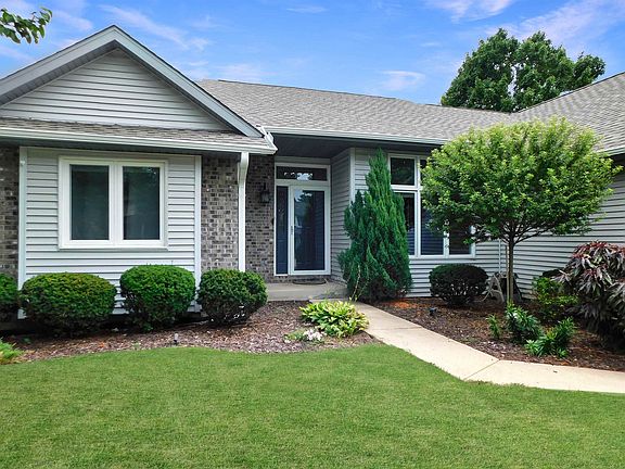 3rd image of 128 Foxfire Pl