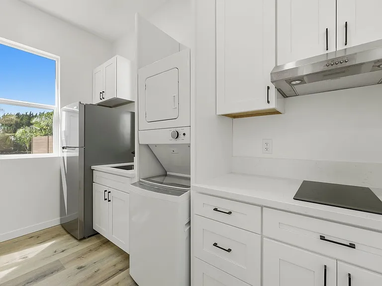 Combe Way Commons — Photo 16