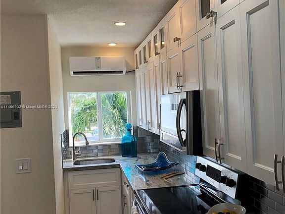 5th image of 4228 N Ocean Dr APT 10