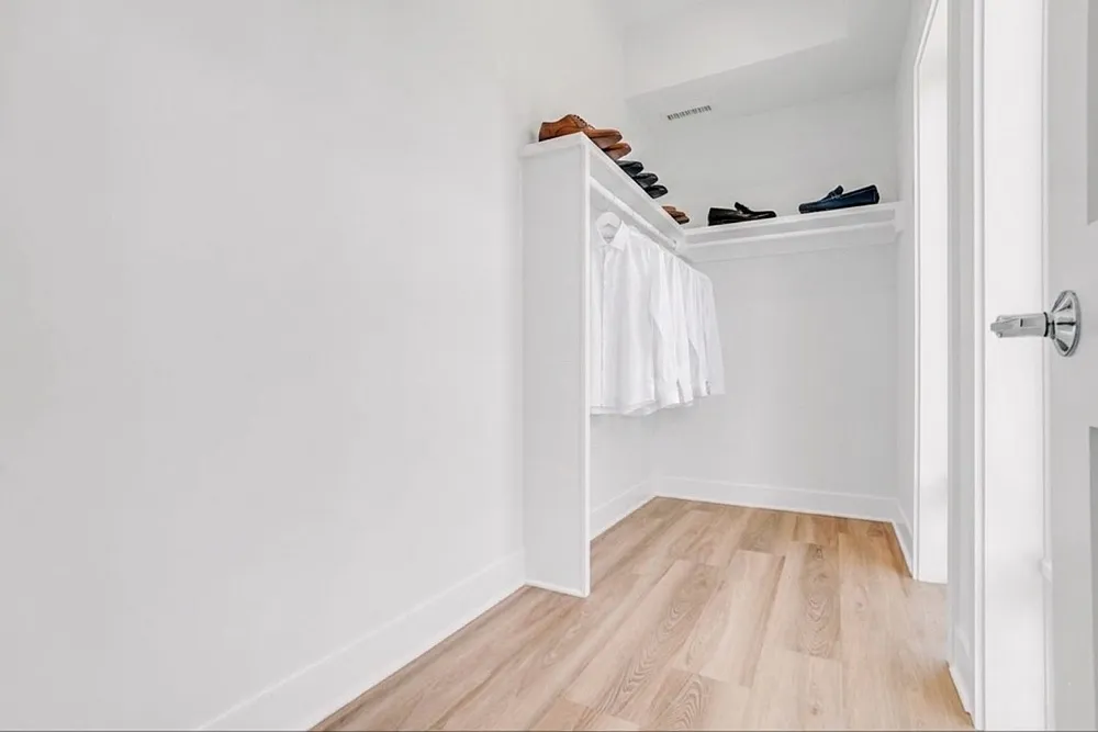 3 bed, 1315 sqft, $5,700 — Photo 4