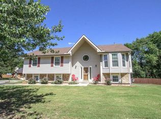 608 NE Karapat Dr, Kansas City, MO 64155