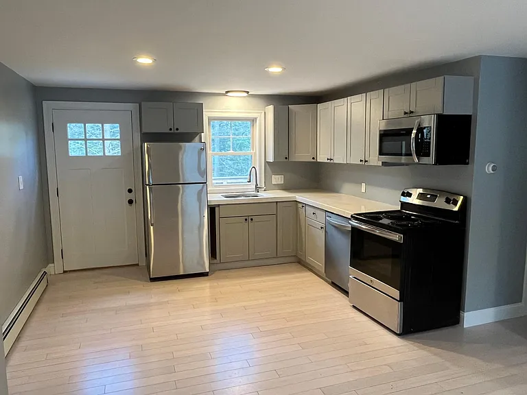 82 Durham Rd #A — Photo 4