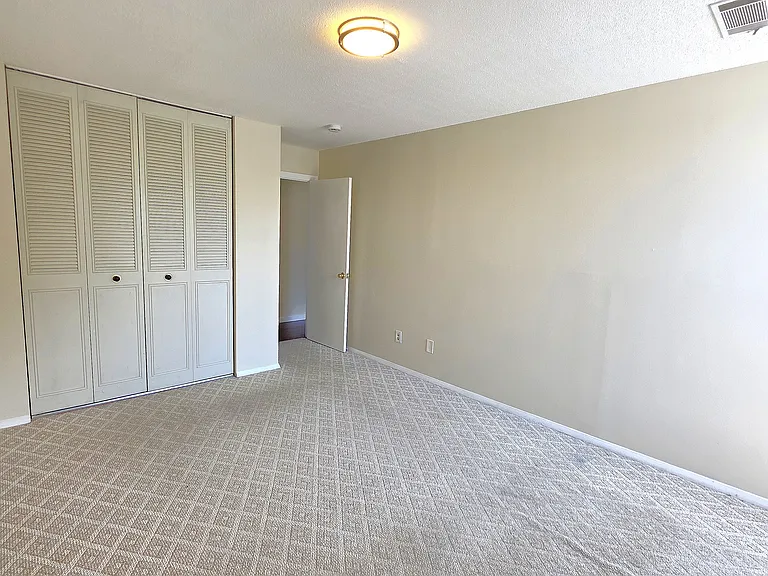 48 Shrewsbury Green Dr #I — Photo 19
