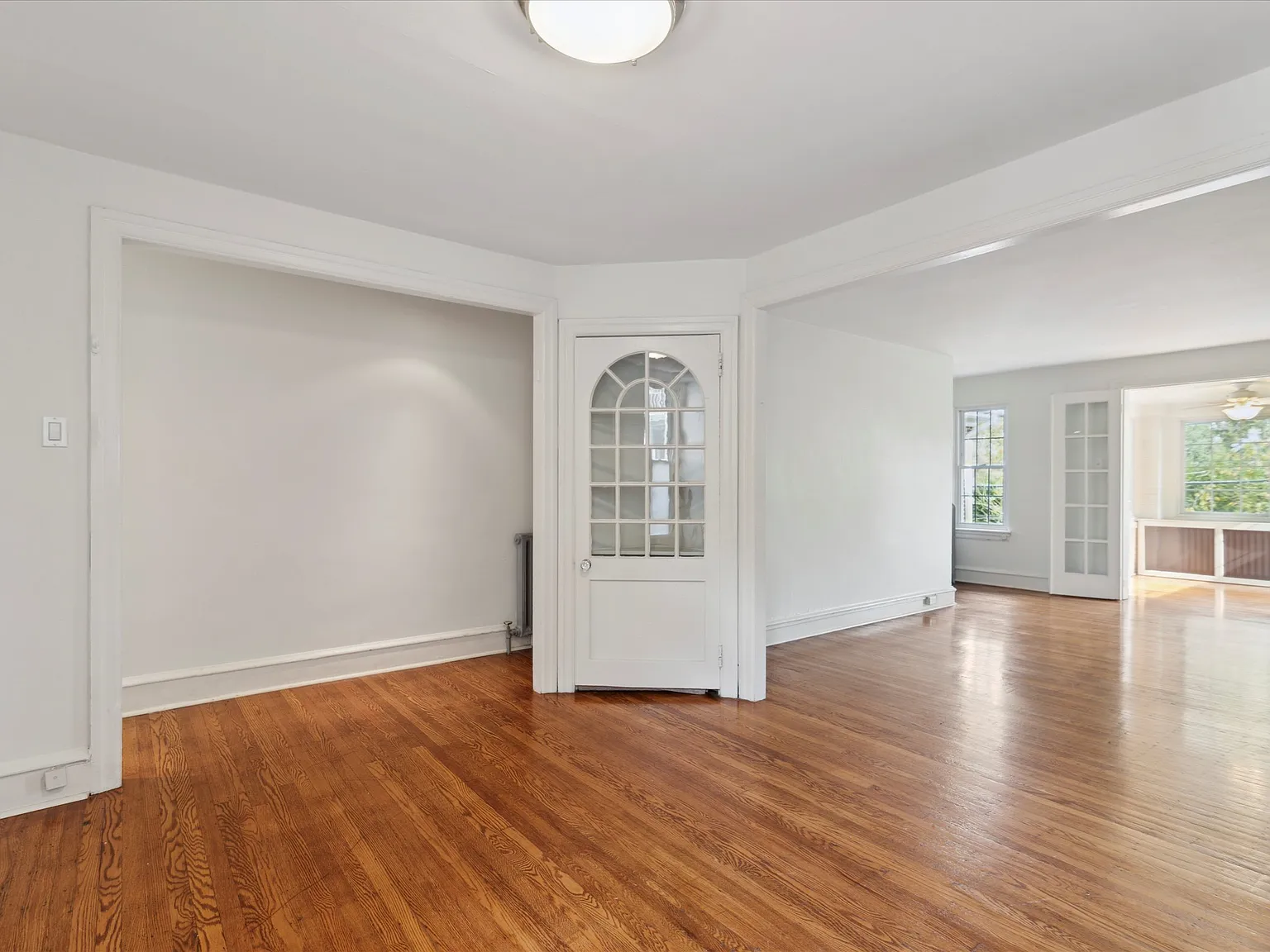 2 bed, 800 sqft, $2,300 — Photo 2