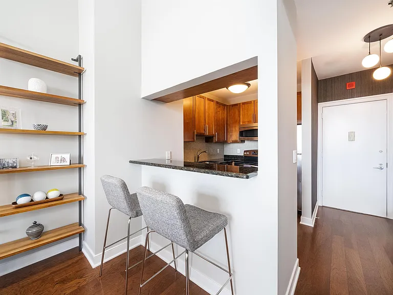 1500 Hudson St #9K — Photo 7