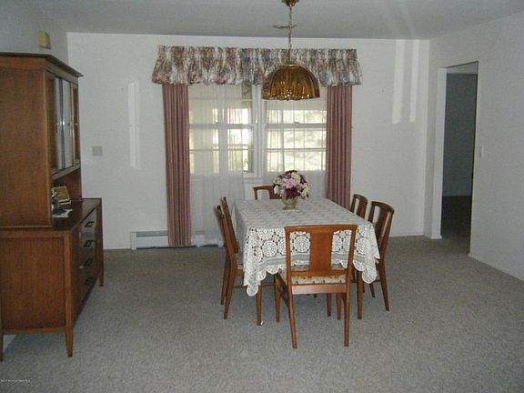 5th image of 17 Beaverbrook Dr