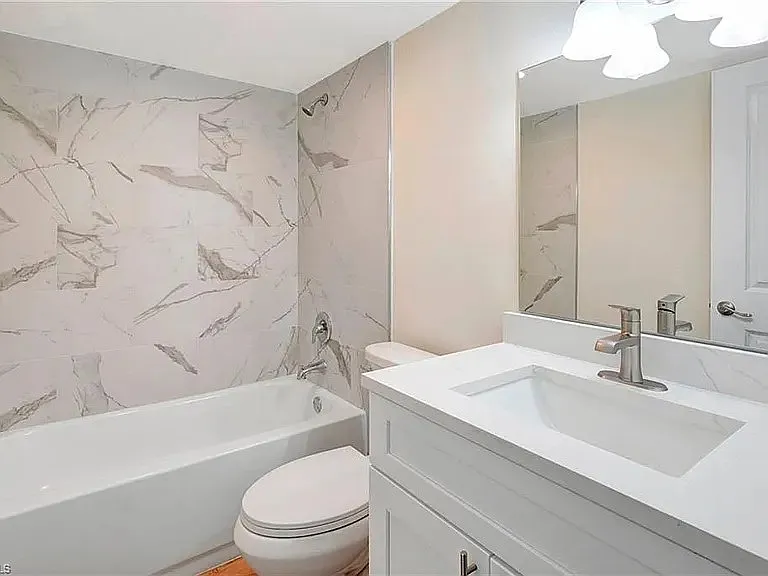 1900 Alamanda Dr #202 — Photo 10