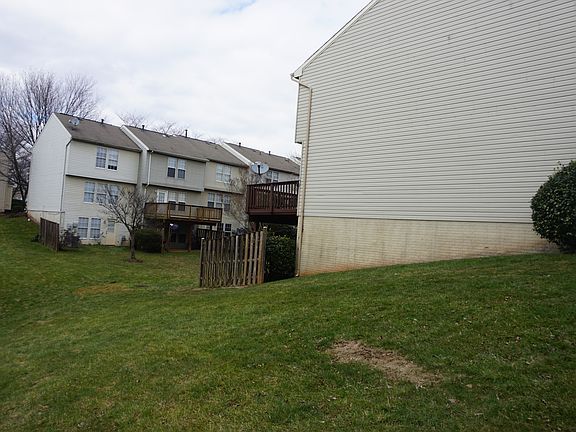 4th image of 9795 Mock Orange Ct