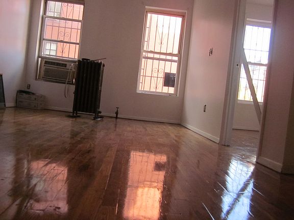3rd image of 328 S 4th St APT 3