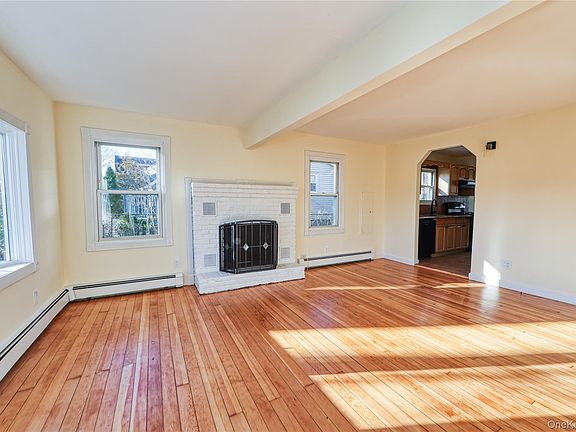 3rd image of 180 Lakeside Trail