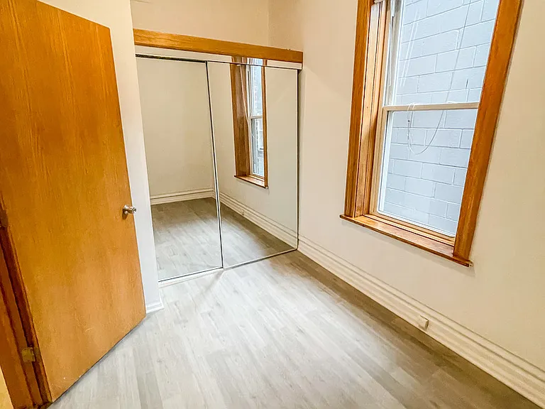 2152 W Division St #2R — Photo 7