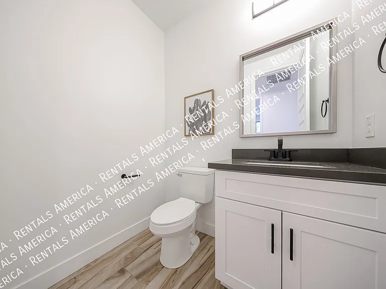 2418 E Amelia Ave — Photo 33