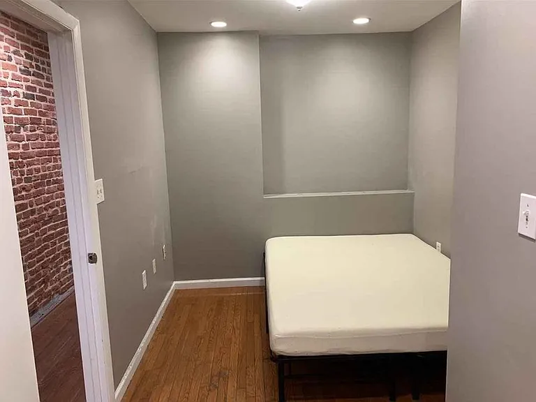 2227 Jefferson St — Photo 11