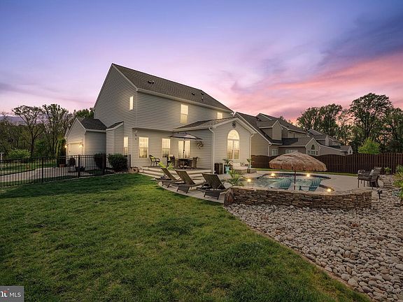 2nd image of 117 Brooke Ln