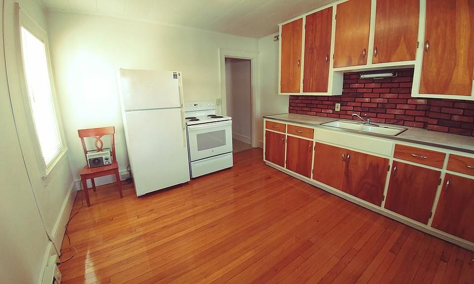 2nd image of 67 Cochran St APT 1R
