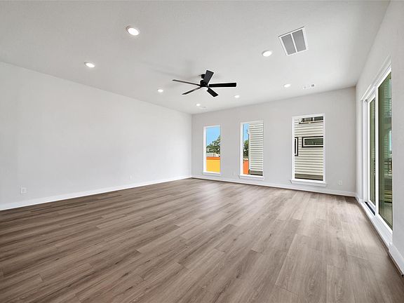 5th image of 4406 Anthony Court Ln