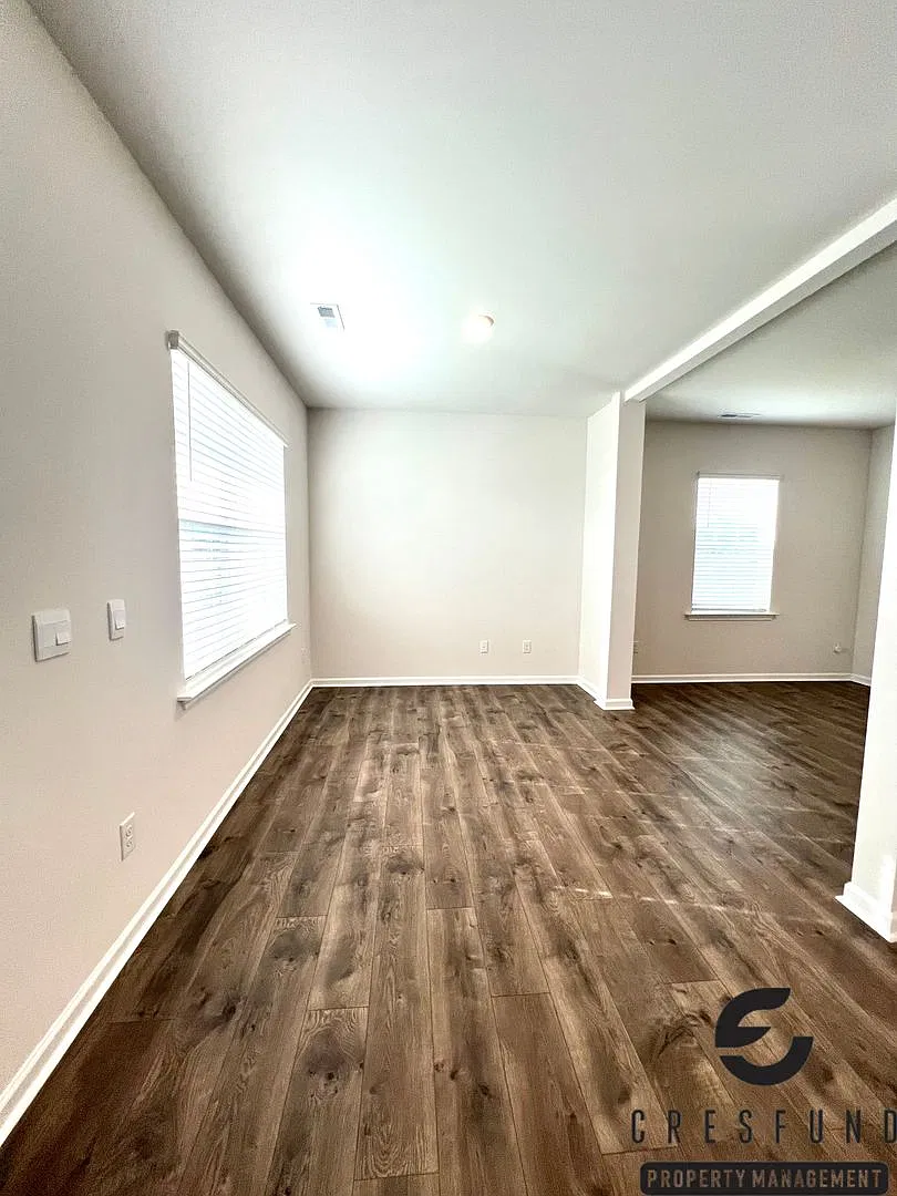 Spacious 4-Bedroom Home with Fenced Backyard, Bonus Loft & Pet-Friendly Living! — Photo 2