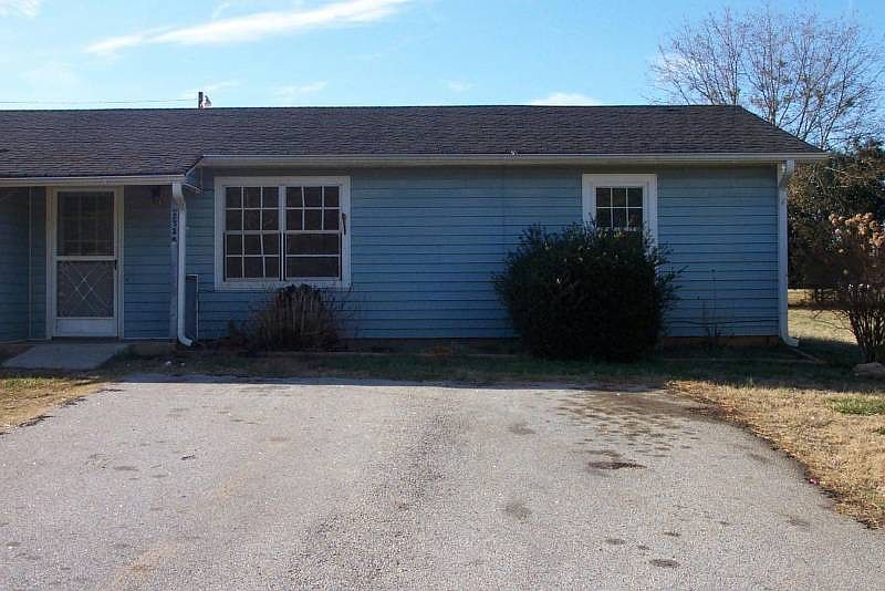 2nd image of 732 Oak Hill Rd APT B