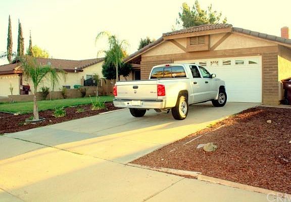 View of Both Left & Right Side of Home New Landscape (right side of home - may be possible to park small boat or toy trailer (depending on sqft)! NO HOA!
