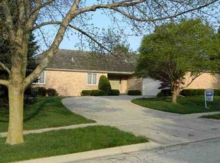 10 Graystone Ct, Bloomington, IL
