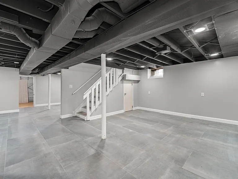24411 Princeton St — Photo 19