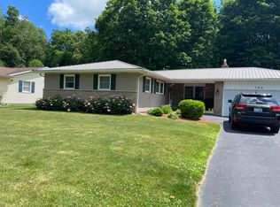 706 N Dr E, Marshall, MI 49068