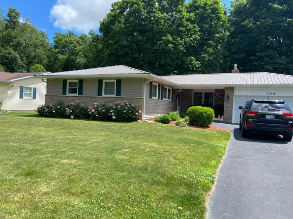 706 N Dr E, Marshall, MI 49068