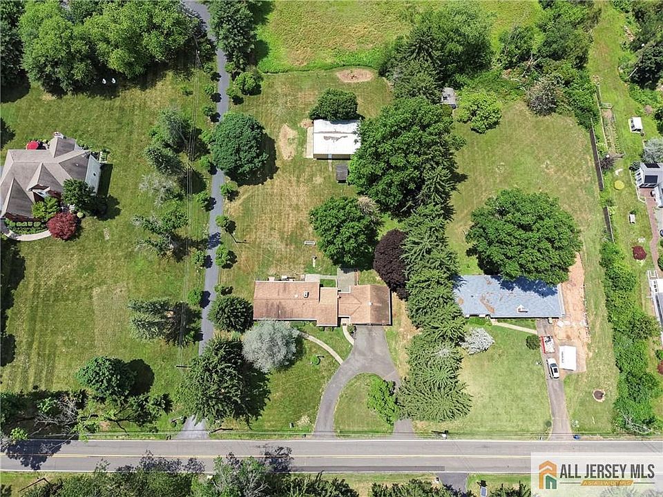 1st image of 44 Burnt Hill Rd
