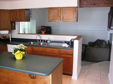 GOURMET KITCHEN WITH ISLAND