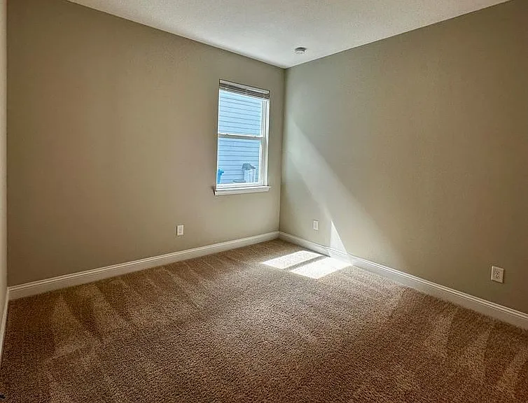 319 Greenway Ln — Photo 20