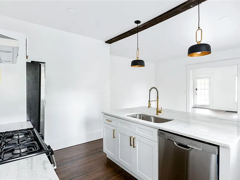 1047 Greencove Ave NE — Photo 9