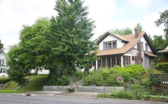 1st image of 1487 Saint Clair Ave