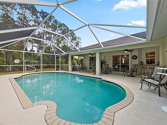3rd image of 873 Sentinela Blvd