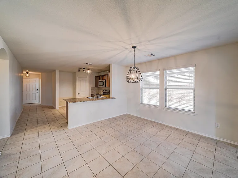 1110 Mercury Dr — Photo 7
