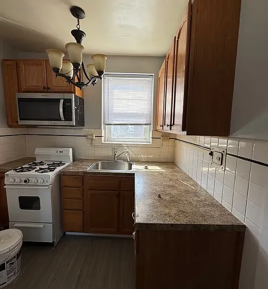 628 Wynnewood Rd — Photo 2