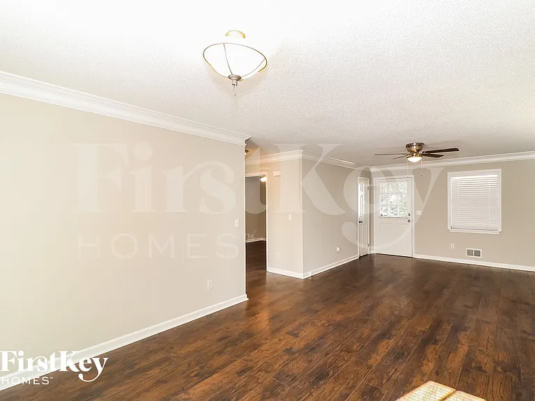4565 Bonneville Dr — Photo 5